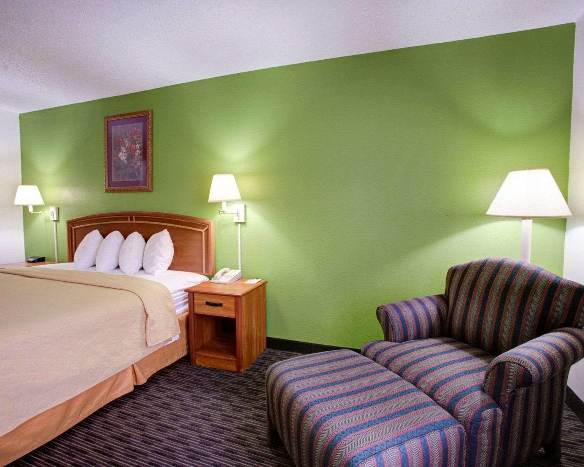 Quality Inn & Suites Airport Austin Exterior photo