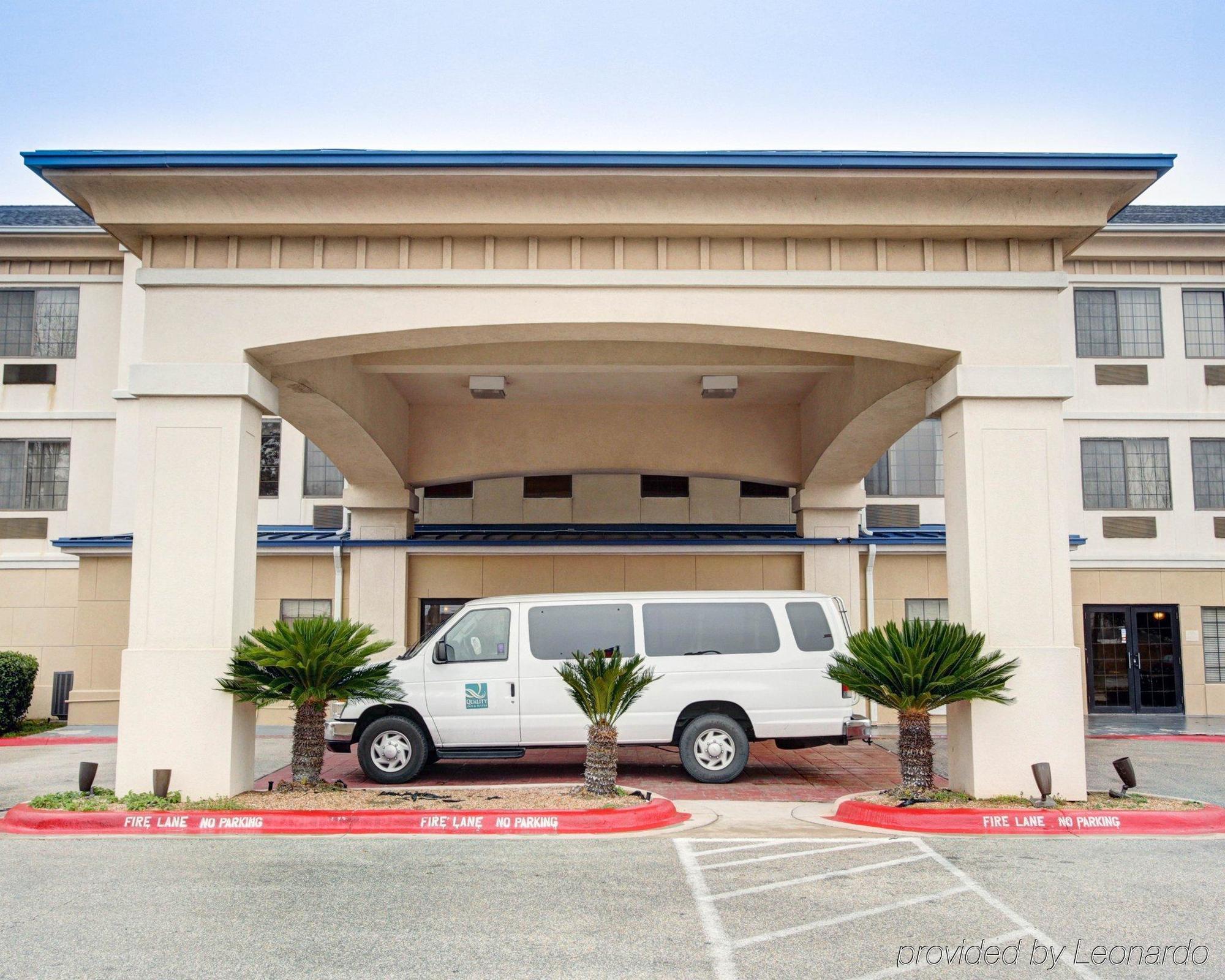 Quality Inn & Suites Airport Austin Exterior photo
