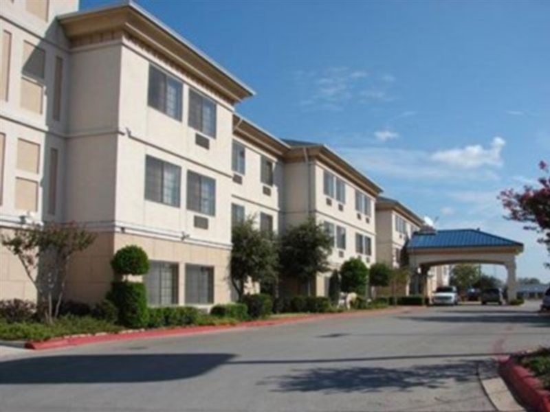 Quality Inn & Suites Airport Austin Exterior photo