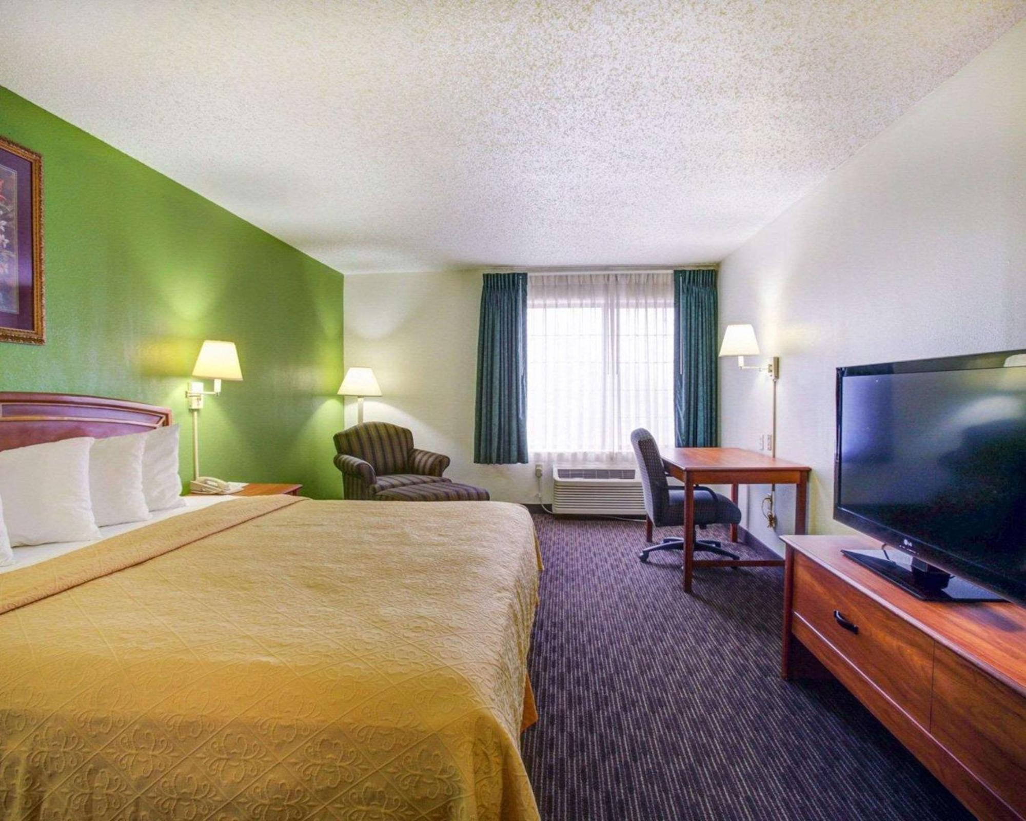 Quality Inn & Suites Airport Austin Exterior photo