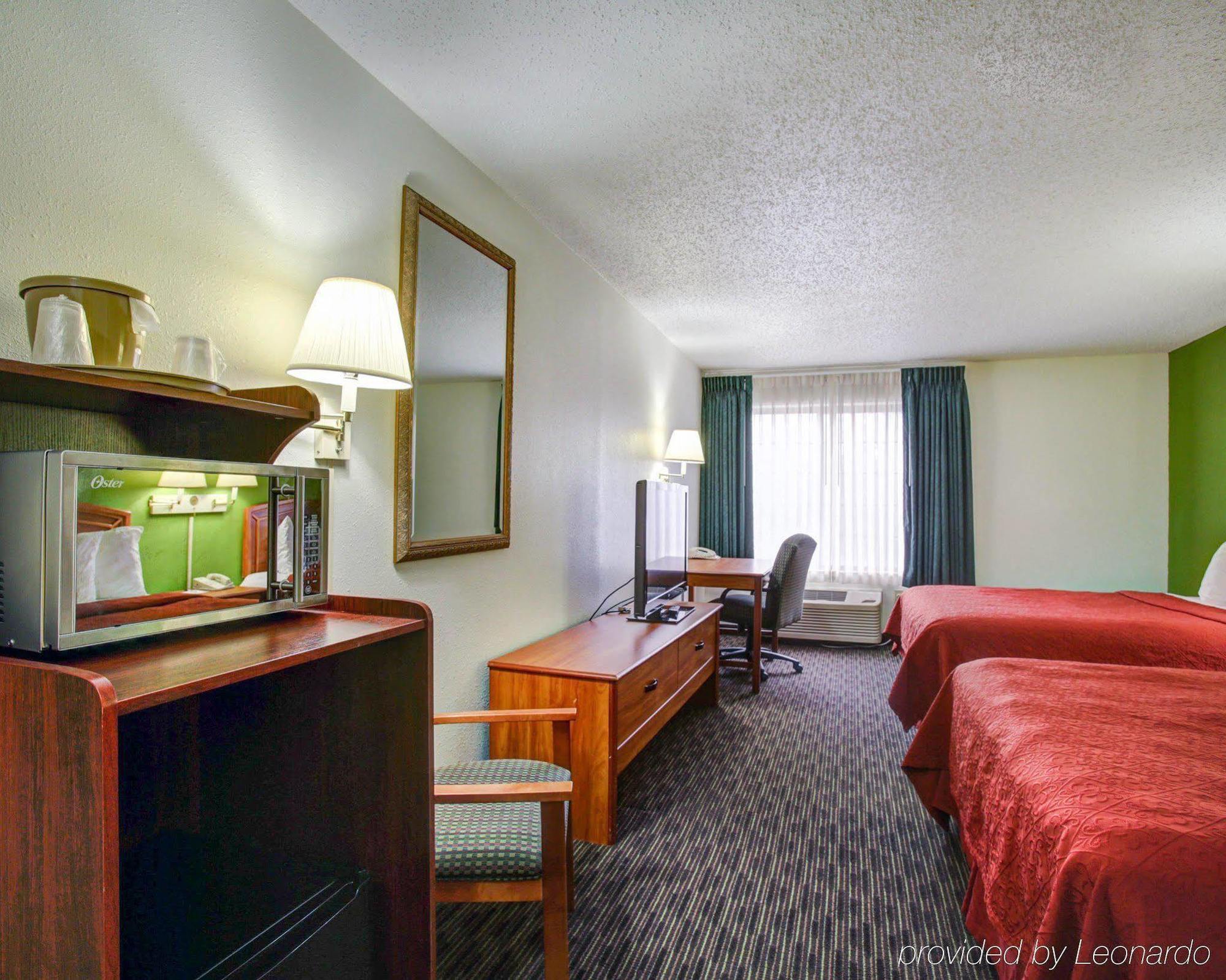 Quality Inn & Suites Airport Austin Exterior photo
