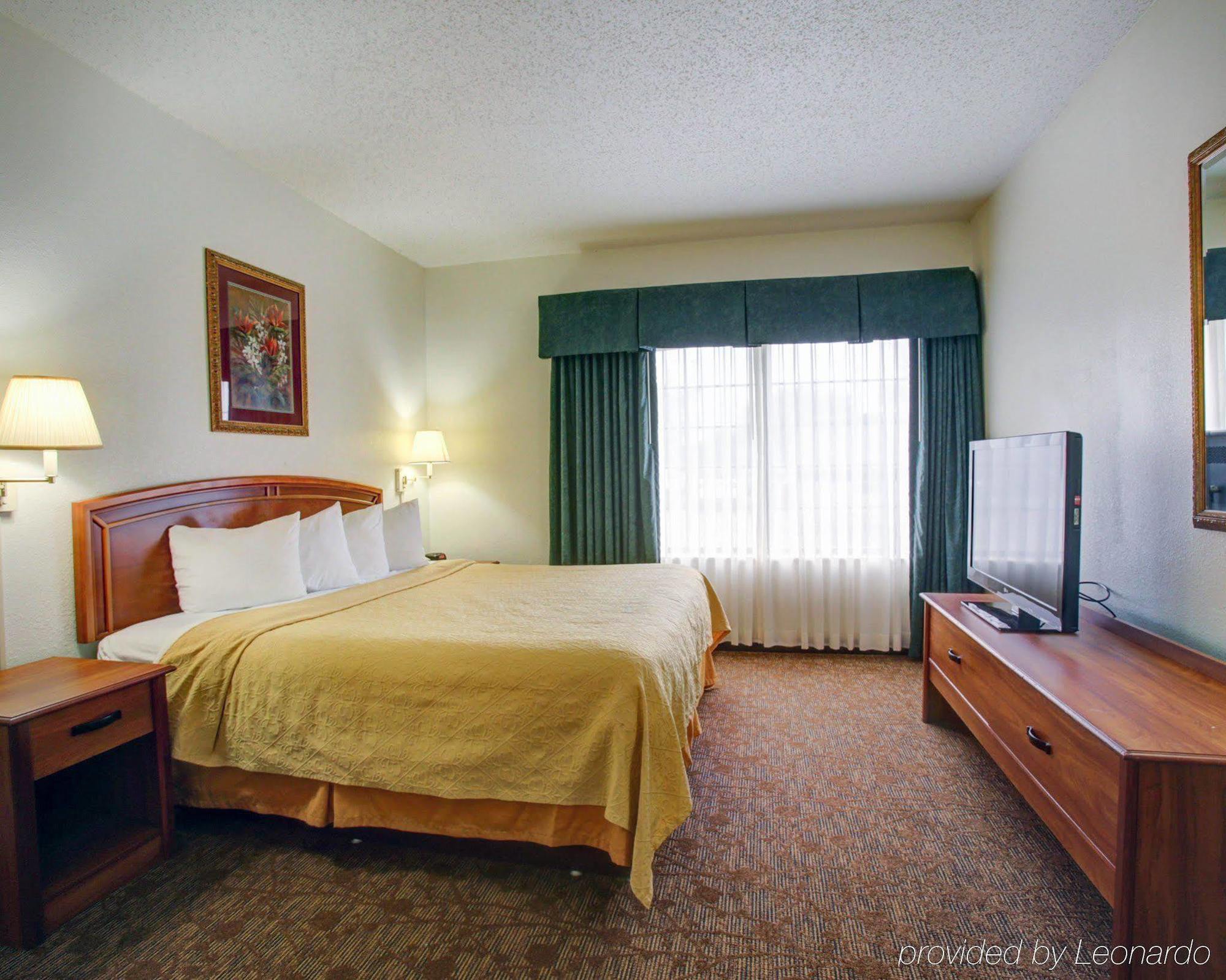 Quality Inn & Suites Airport Austin Exterior photo