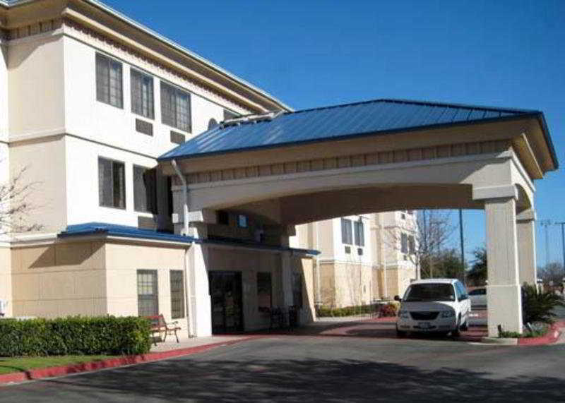 Quality Inn & Suites Airport Austin Exterior photo