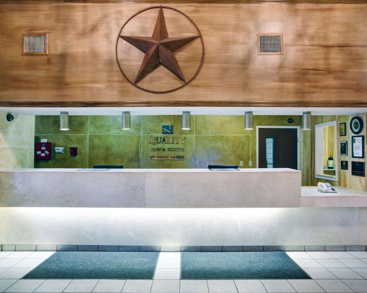 Quality Inn & Suites Airport Austin Exterior photo