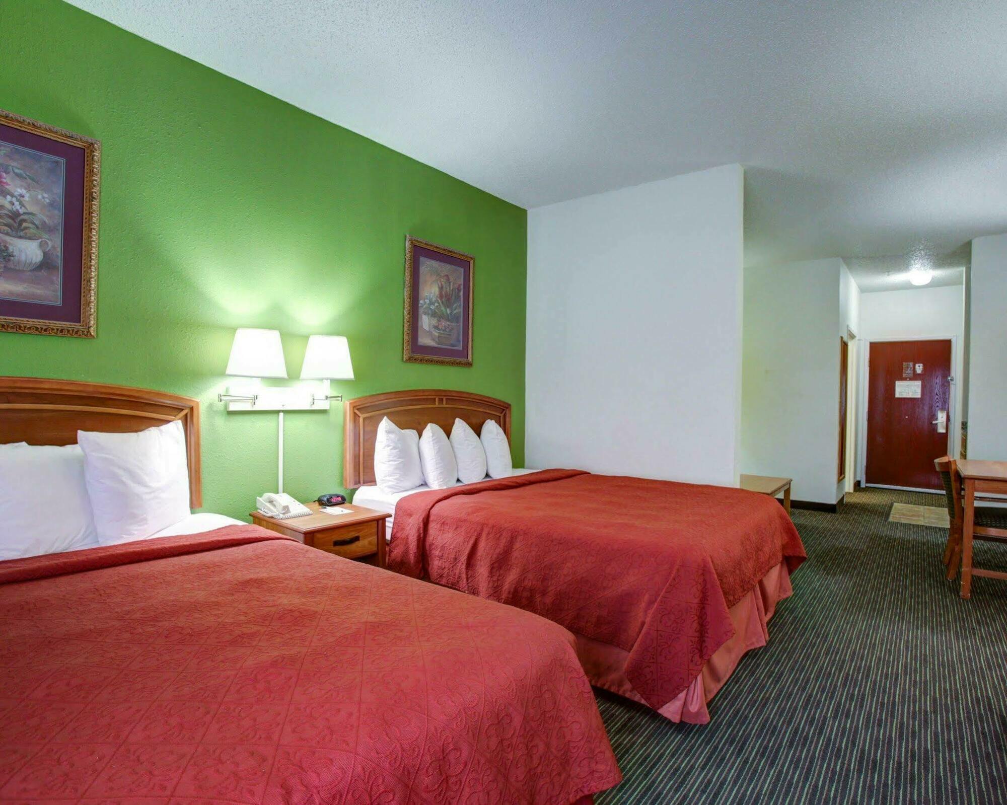 Quality Inn & Suites Airport Austin Exterior photo